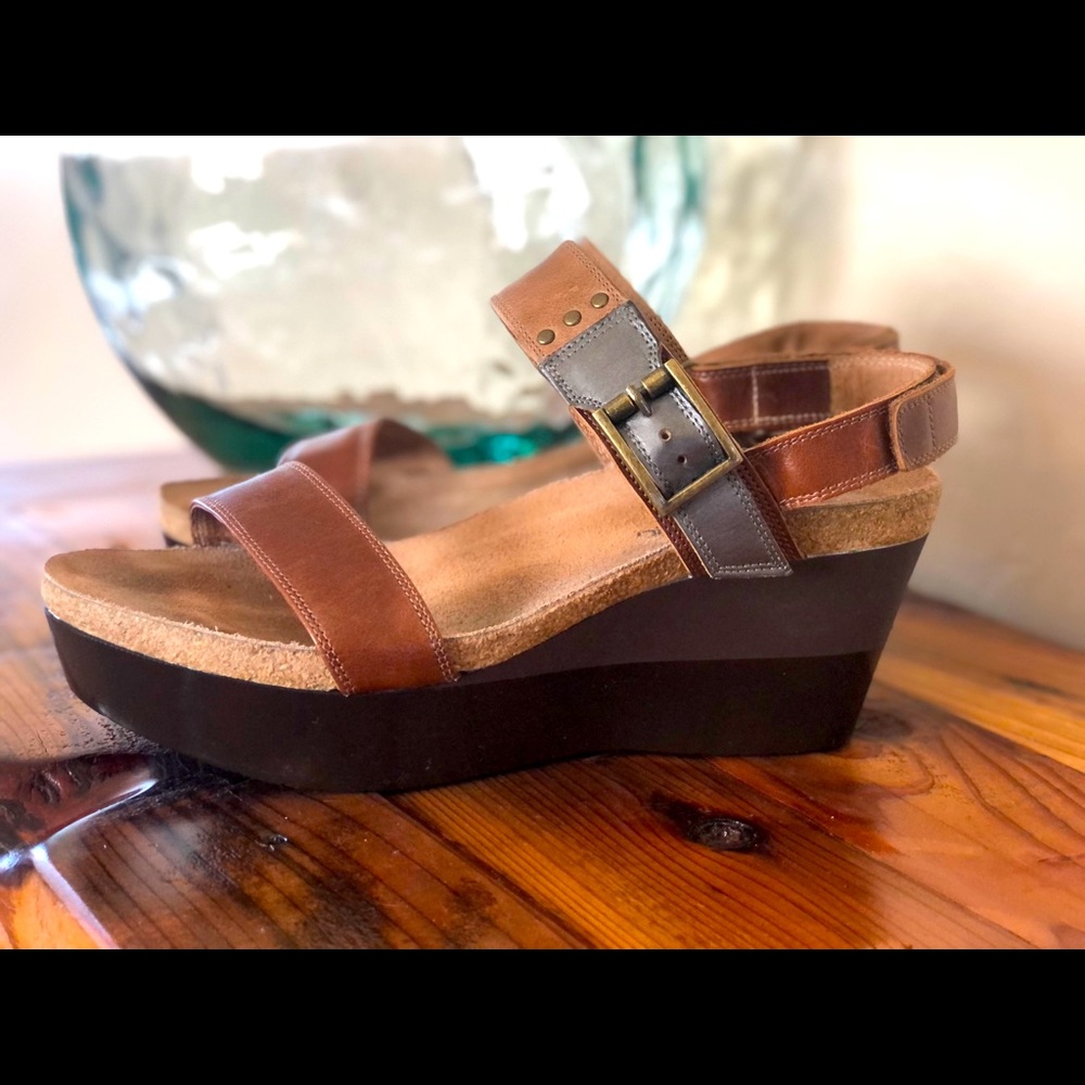 Naot Wedge Sandal 🩴 w/ Adjustable Straps